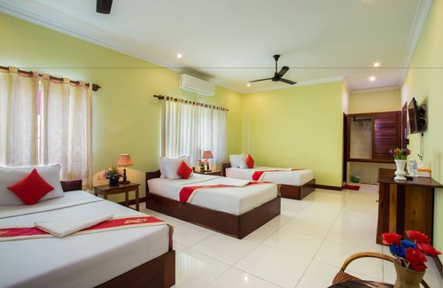 Taphul Village Area Hotel | Side Walk Never Die