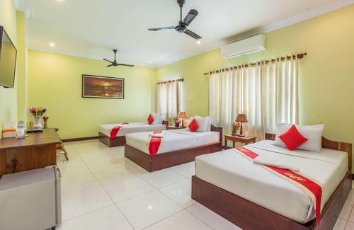 Taphul Village Area Hotel | Side Walk Never Die