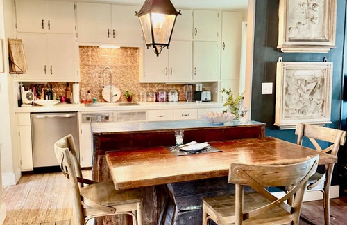 Fayetteville Cottage | Sideways Cottage, 3 br, firepit & cowboy pool 7 miles from Round Top