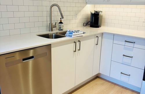 Booktown House | Sidney Sunset Suites! Winter long stay welcome!