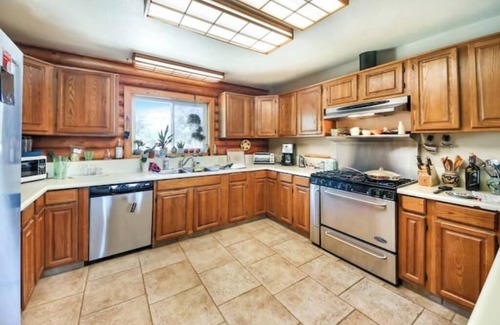 Yosemite Lakes Cabin | Sierra Blue Zone, artist oasis under the starsnPet Friendly!