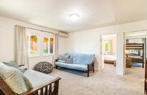 North Fork House | Sierra Vista Lookout Lodge for 8 people with Hot tub, deck and trail to waterfalls