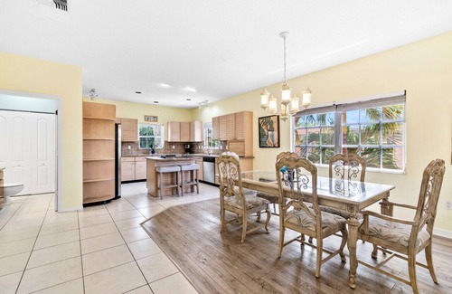 Siesta Key Village Villa | Siesta Key Village, Pool, Beach Access 4-min. Walk, 3bdr