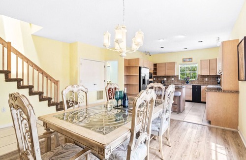 Siesta Key Village Villa | Siesta Key Village, Pool, Beach Access 4-min. Walk, 3bdr