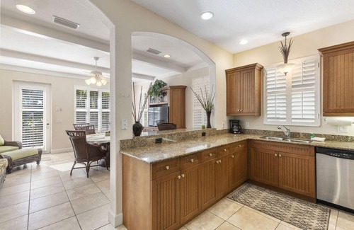 Siesta Key Village House | Siesta Key Village Townhome with Heated Pool and Walking Distance to Beaches