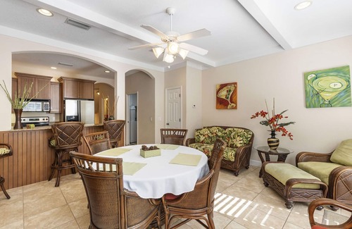 Siesta Key Village House | Siesta Key Village Townhome with Heated Pool and Walking Distance to Beaches
