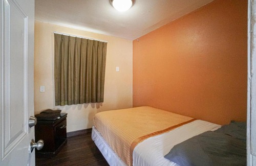 Eastside Hotel | SIGNAL HILL MOTEL BEACH MOTEL