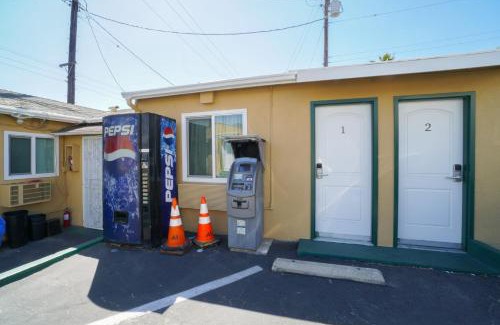 Eastside Hotel | SIGNAL HILL MOTEL BEACH MOTEL