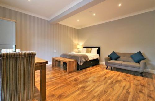 Airdrie Apartment | Signature - Linden Cottage Room 1