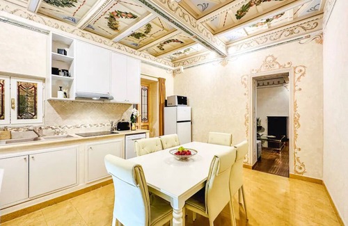 Repubblica Apartment | Signature luxury equipped with period frescoes-Barberini Square and Via Condotti