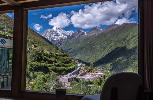 Wenchuan Hotel | Siguniang Mountain Star Moon Cliff Hotel