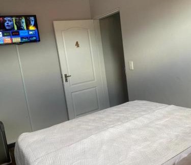 Greater Johannesburg Metropolitan Area House | Silent corner guest house