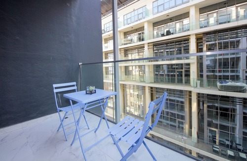 Masdar City Apartment | Silk Valley - Luxury 1 Bedroom near Abu Dhabi Airport