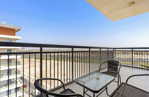 Al Raha Beach Apartment | Silkhaus Bright 1BDR Stay in The View Tower