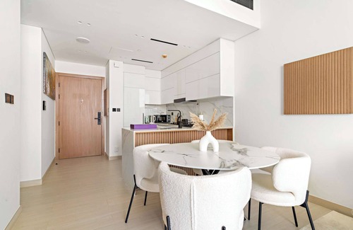 Jumeirah Village Apartment | Silkhaus Modern 1BR Stay | Binghatti Oynx | New