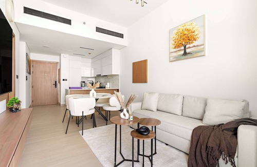 Jumeirah Village Apartment | Silkhaus Modern 1BR Stay | Binghatti Oynx | New