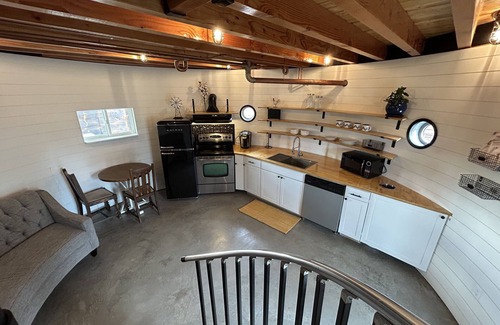 Ellensburg House | SILO TINY HOUSE /Hot Tub