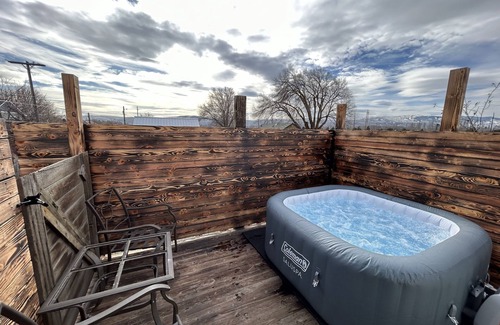 Ellensburg House | SILO TINY HOUSE /Hot Tub