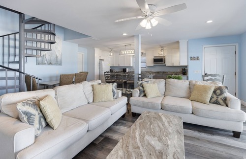 Crescent Beach House | Siloam Waters – Your Beachfront Memory Maker in PCB!