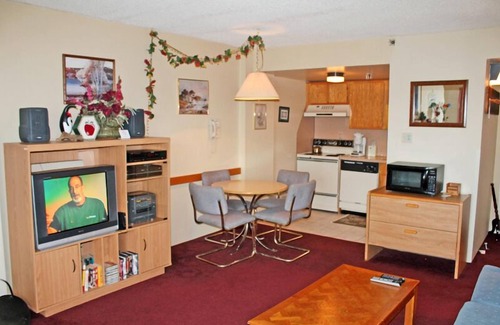 Snowshoe Condo | Silver Creek 5115: Cozy 1 BR Condo, Indoor Pool Jacuzzi, Slope Side