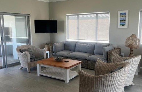 Struisbaai House | Silwer