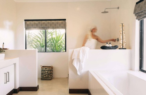 Thorny Bush Game Reserve Cabin | Simbavati Homestead