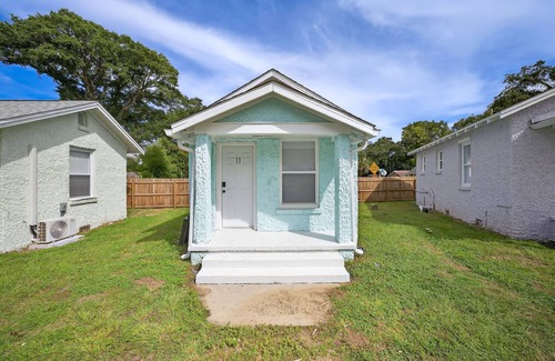 South Pensacola Cottage | Simple & Affordable Studio minutes from NAS