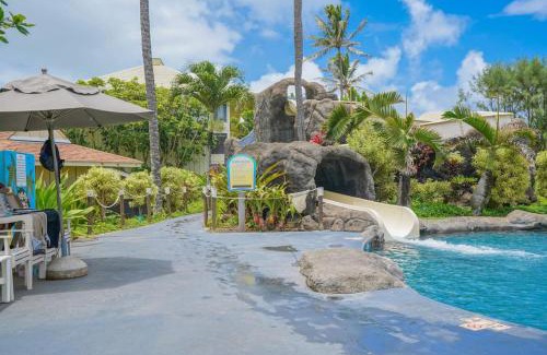 Hanamaulu Apartment | Simple but Idyllic Oceanfront Resort w King Bed