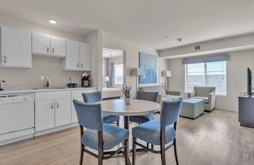 Far North Central Apartment | Simplicity At the Rim 1416 I Comfy 2 Bed 2 Bath