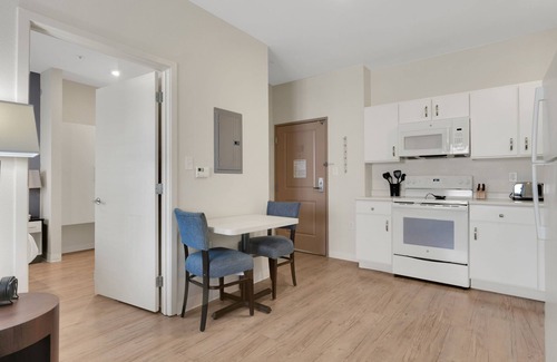 Far North Central Apartment | Simplicity At the Rim 1119 I Spacious 1 Bed 1 Bth