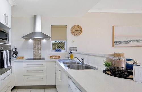 Woodgate Apartment | 'Simplicity' Beach Side Town House 1