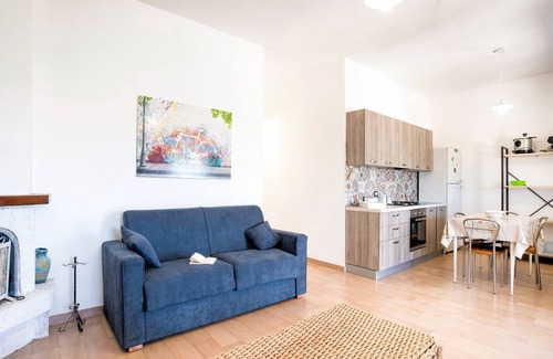Scoglitti Villa | Simplistic Villa in Scoglitti near Sea Beach