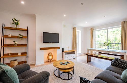 Galway City Centre Apartment | Simply Stunning 3 Bed Apartment with Free Parking