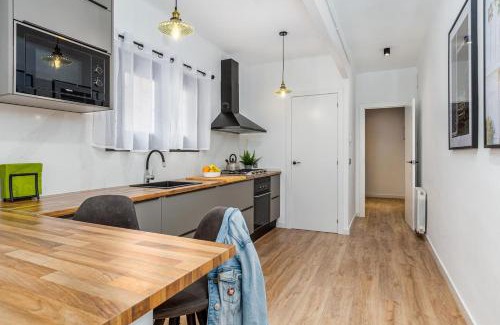 El Poble-sec Apartment | Simply Stunning - Hidden Gem, Heart Of Poble Sec