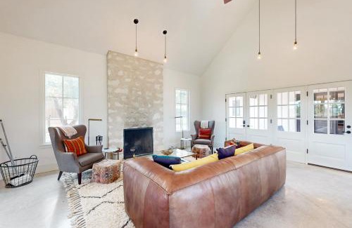 Spicewood House | Simply & Sweet