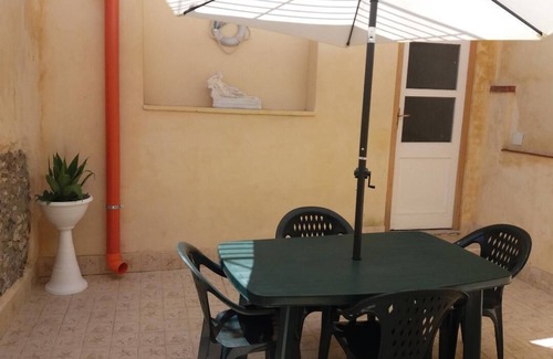 Barcellona Pozzo di Gotto House | Single house for transient use