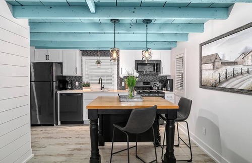 Saugatuck Cottage | Singapore Stable