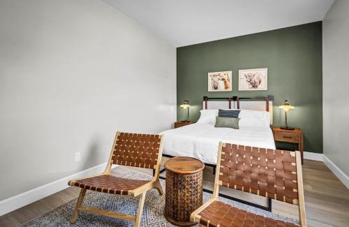 Vista Apartment | Single Bedroom - Queen Size. Heart of Downtown Vista