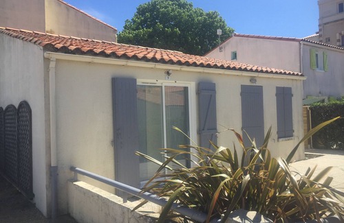 Saint-Georges-de-Didonne Apartment | Single storey house terrace 400 m from the beach near Royan Pointe de Valliére