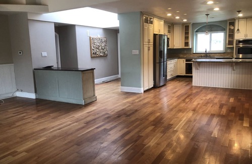 Pierpont Bay House | Single Story Ventura Keys 4 Bedrm 3 Bathroom 1 Block walk to Beach