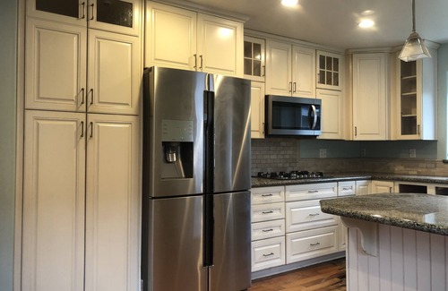 Pierpont Bay House | Single Story Ventura Keys 4 Bedrm 3 Bathroom 1 Block walk to Beach