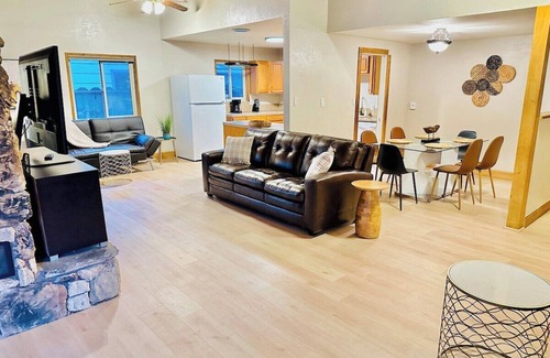 West University House | SingleStory/3BD/Sleeps11/Pet OK