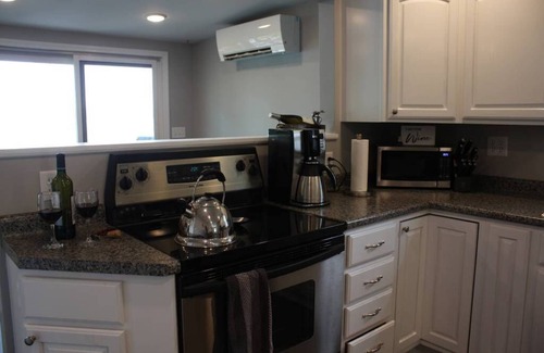 Valois Cottage | Sip, Splash, and Relax at Falls View Cottage! Family, Wine tours, Girls Trip!