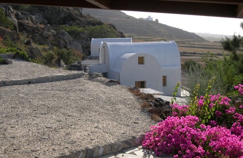 Kamari Cottage | SiskosPlace Petros Cottage, Oia Santorini