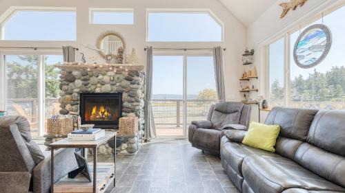 Coupeville House | Sisters by the Sound by AvantStay Beach Access