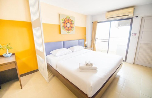 Ratchadaphisek Apartment | Sitara Place Serviced Apartment & Hotel