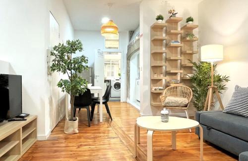 Santa Maria Maior Apartment | SJ2DE Heart of Lisbon, 1min to Augusta Arch! Spacious 2 APTS with 4BR& 2BA