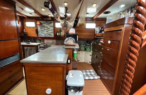 Mai Khao Boat Rental | Sjostrom