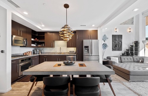 City West Condo | SK-Living DTLA 2 Story Loft with a Balcony