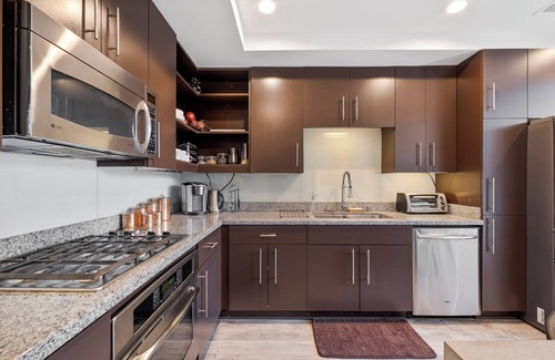 City West Condo | SK-Living DTLA 2 Story Loft with a Balcony